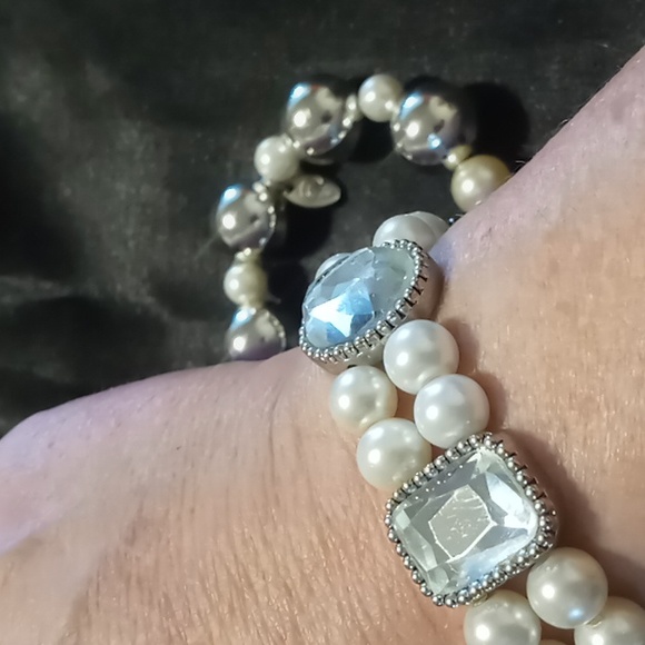 Charming Charlie 2 expandable bracelets silver & pearl like. Large crystal cut - Picture 3 of 6